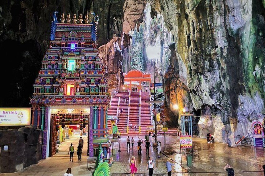 Colmar Tropicale and Batu Caves Day Trip (SIC-Shared/Join In Tour)