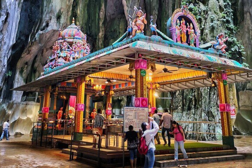 Colmar Tropicale and Batu Caves Day Trip (SIC-Shared/Join In Tour)