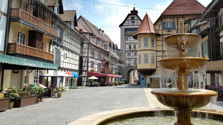 Colmar Tropicale and Batu Caves Day Trip
