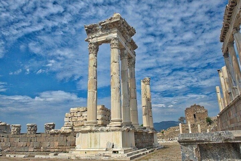 Pergamon Tour from Izmir City by Khalid