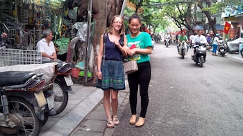 Hanoi's Old Quarter Backstreets Tour with Breakfast & Lunch