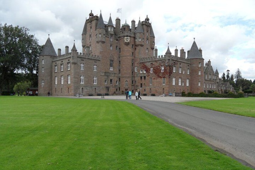 Edinburgh walking tour for small group