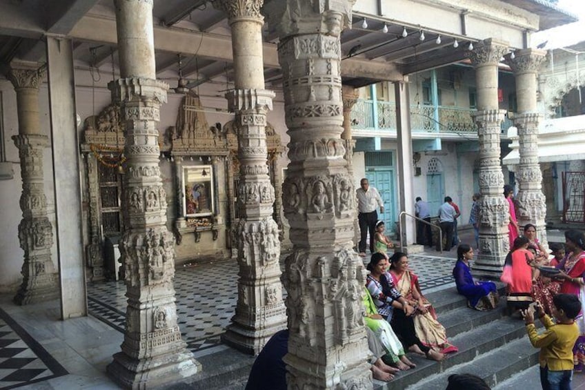 Private Full-Day Tour Temples of Mumbai with Pick-Up