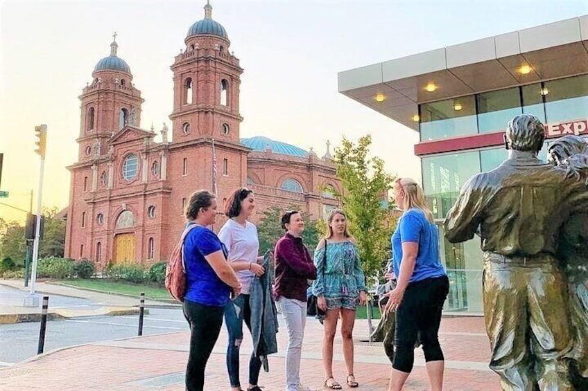 Downtown Asheville Tip-Based Sightseeing Walking Tour 