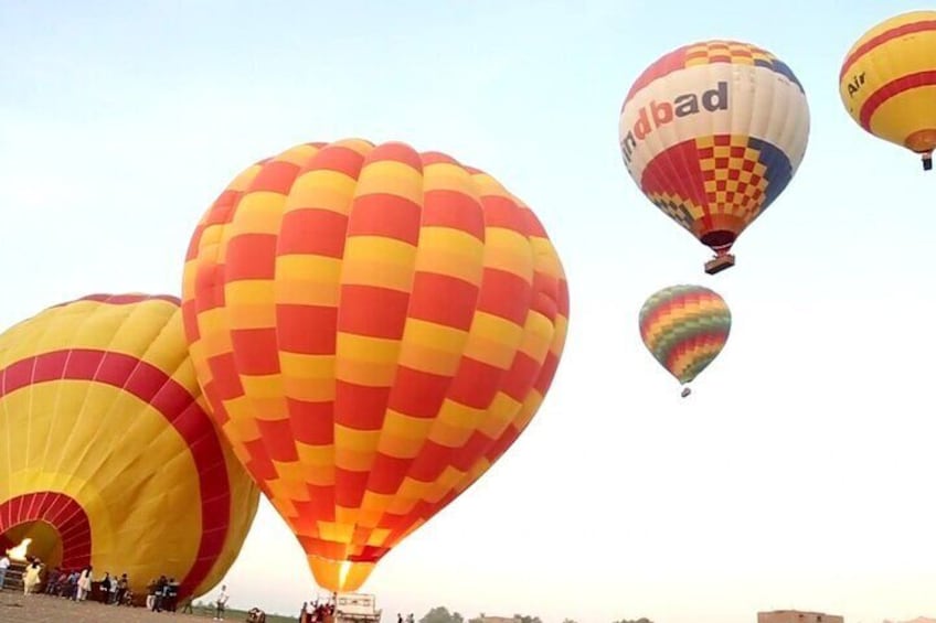 4-Days Aswan to Luxor Nile Cruise and Hot Air Balloon from Cairo with Flight