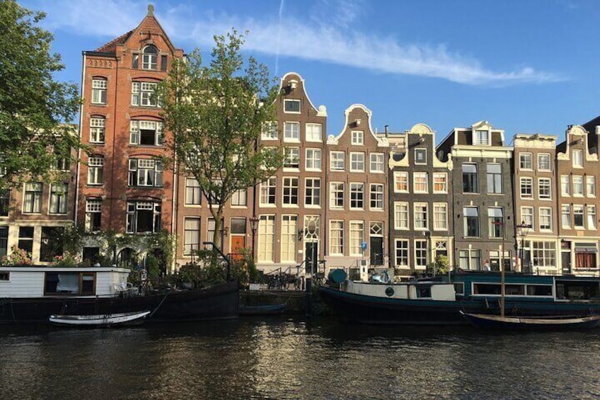 Amsterdam Private Canal Cruise with Live Guide and Drinks 