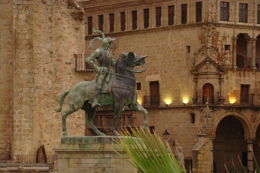 Guided tour in Trujillo at Sunset "El Collector de Atardeceres"