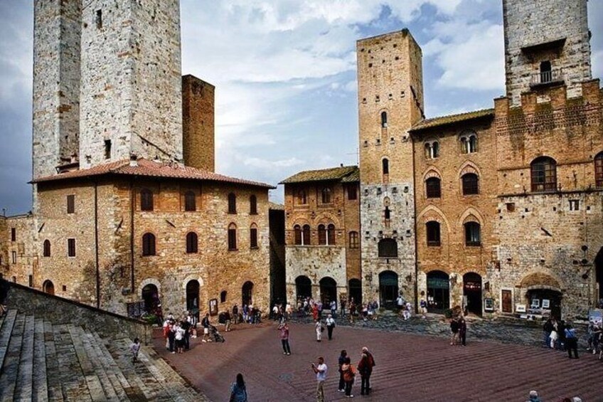 UrbExcursions Livorno Port Shore Excursion: Pisa San Gimignano and Siena Lunch&WineTasting