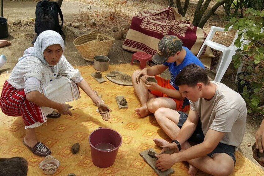 Learning the art of pottery in Chefchaouen with Berber family