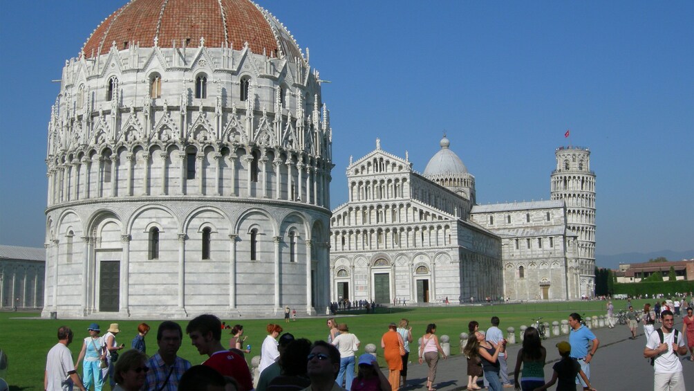 Tourists at the Piazza dei Miracoli in Pisa