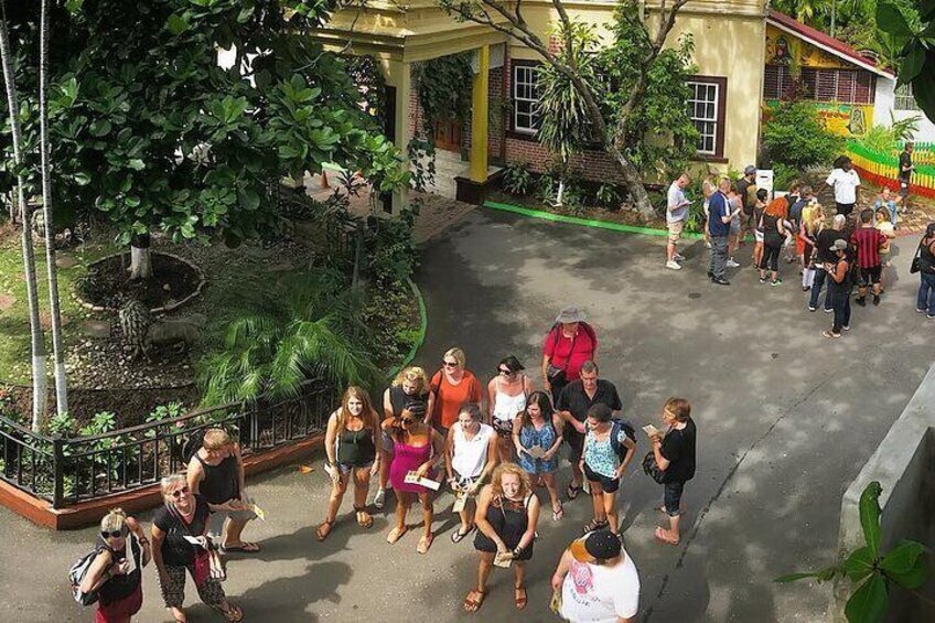 https://media-cdn.tripadvisor.com/media/attractions-splice-spp-720x480/0b/14/fd/68.jpg