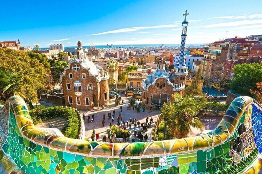 Private Tour of Sagrada Familia and Parc Guell and Gaudi Houses