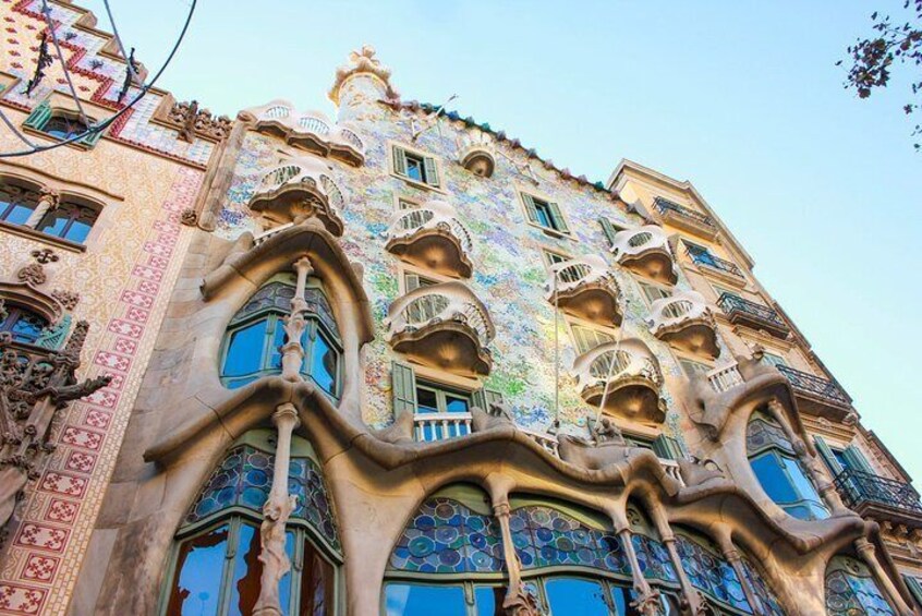 Private Tour of Sagrada Familia and Parc Guell and Gaudi Houses