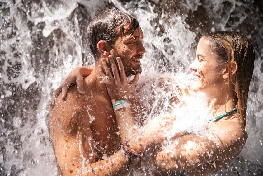 Tour of Nine Mile & Dunn's River Falls with Lunch