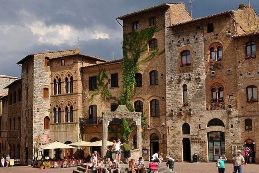 UrbExcursions Livorno ShoreExcursion: Siena Monteriggioni San Gimignano with Lunch & WineTasting