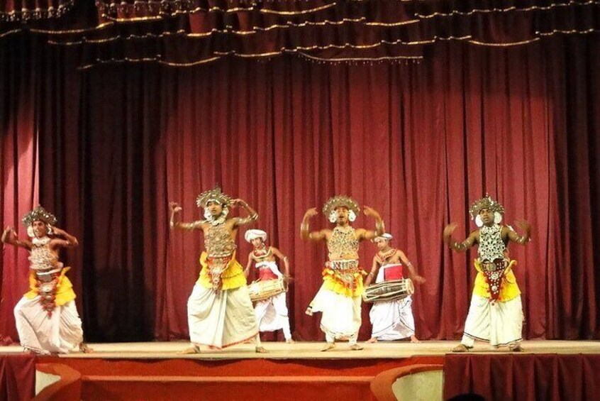 Kandy Lake Club Cultural Dance Show