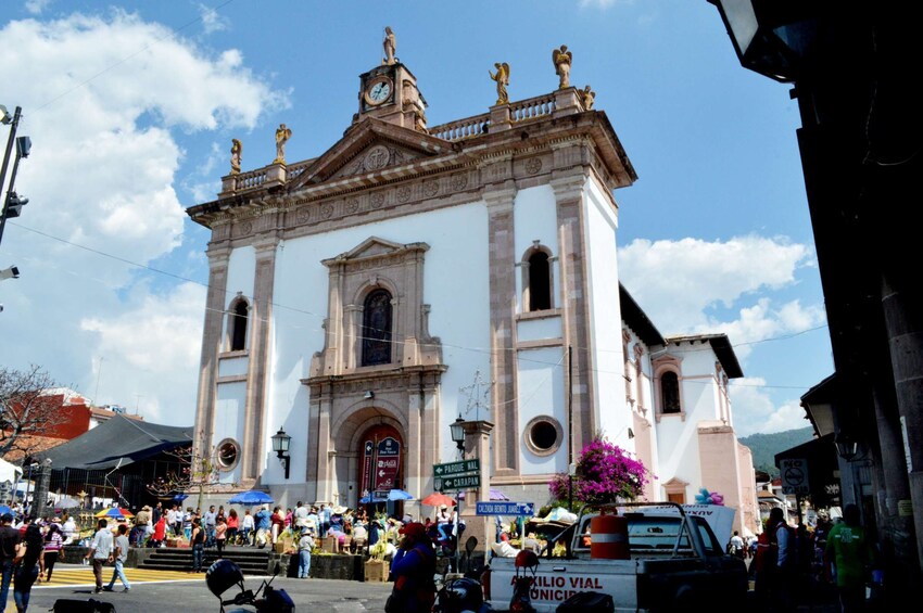 Morelia-Uruapan where everything flowers