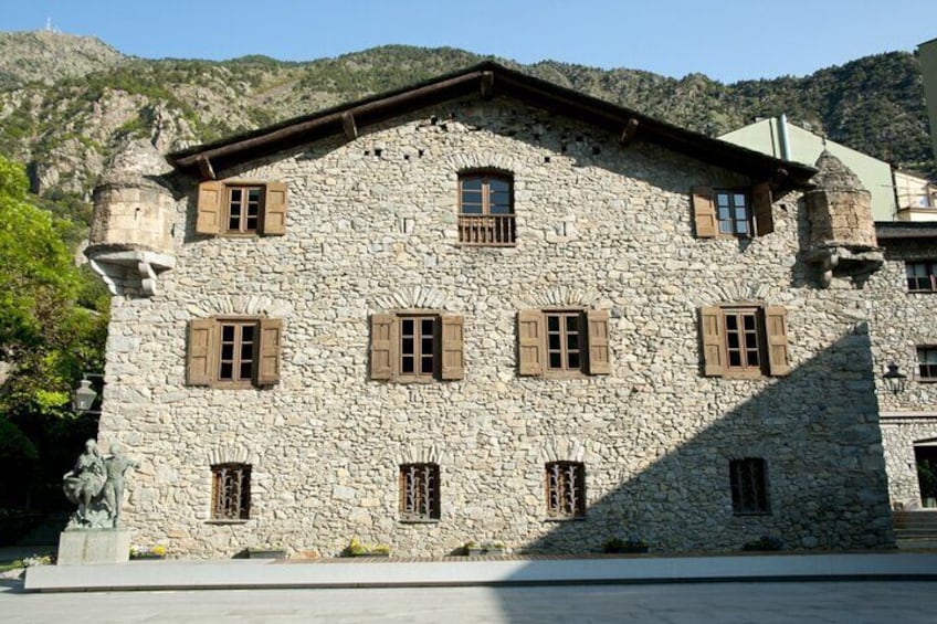 Guided tour "Love stories of Andorra la Vella"