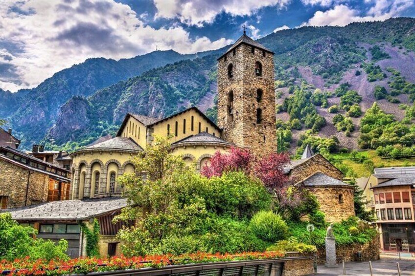 Guided tour "Love stories of Andorra la Vella"