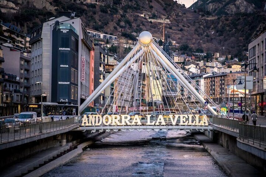 Guided tour "Love stories of Andorra la Vella"