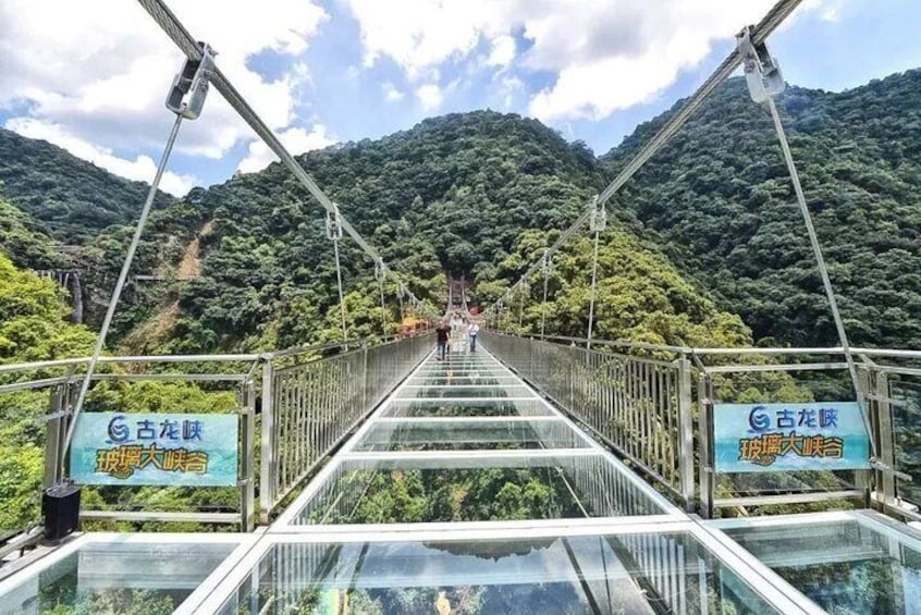 Private Day Tour to Gulong Canyon and Jiulong Town from Guangzhou