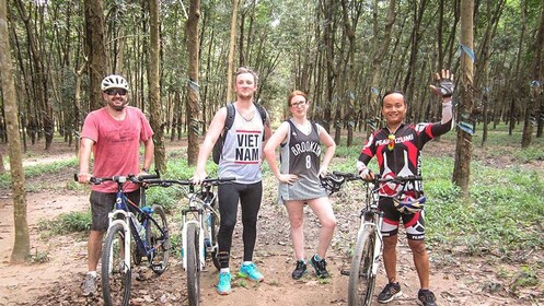 Tour privado de medio día en bicicleta por los túneles de Cu Chi