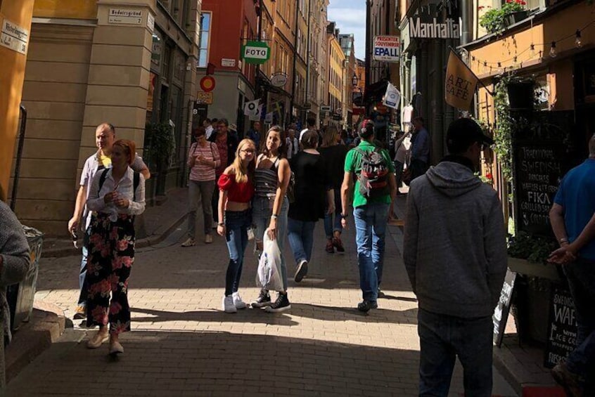 We don't focus on exploring the busy shopping streets of Stockholm but give you some more insight of it's darker histories. Vist the streeetpart formerly named "Hell", hear about executions and more.