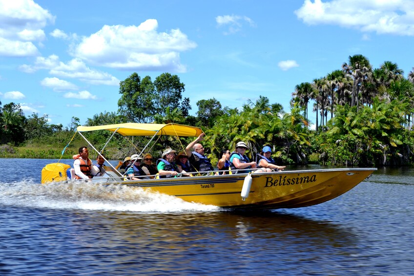 Speedboat through Preguiças River