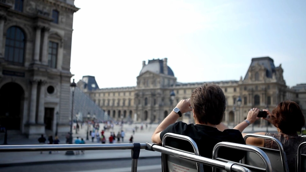 Tootbus Must See Paris: Hop-on Hop-off Tour &  1 Hour Cruise