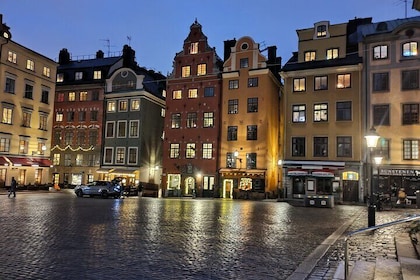 Sangue privato, fantasmi e folklore Tour di Stoccolma di 2 ore nella città ...