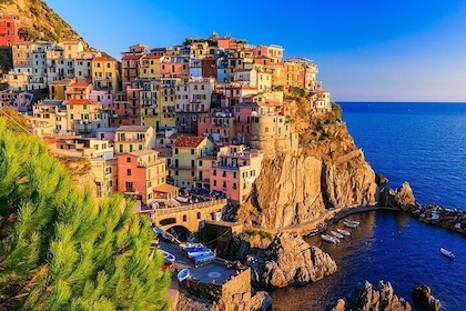 Cinque Terre met Vernazza Manarola en Corniglia vanuit de cruisehaven van L...