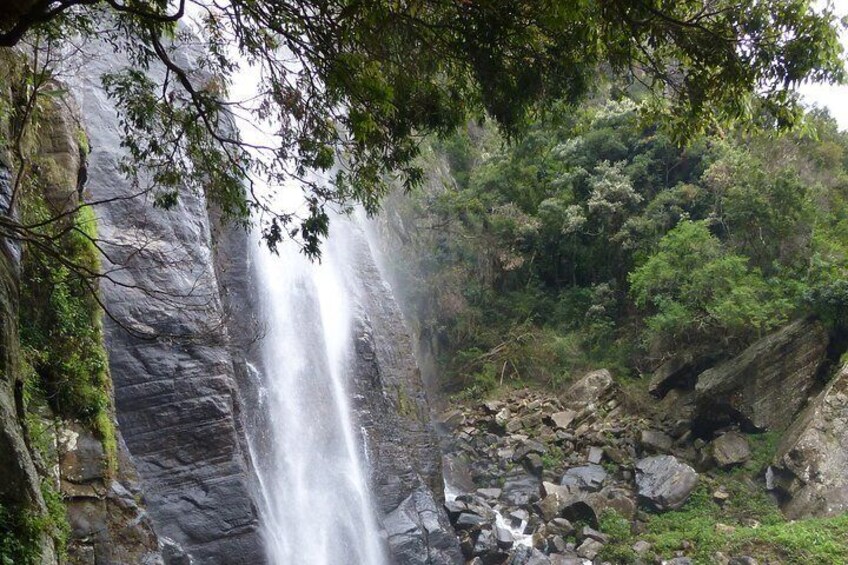 Bambarakanda Waterfall