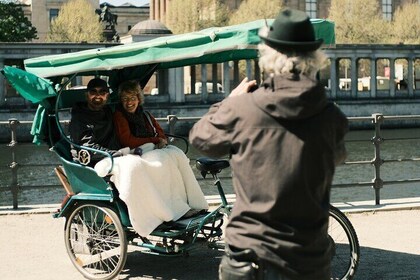4 Hours 2 Person Highlights Berlin Rickshaw Tour with Guide