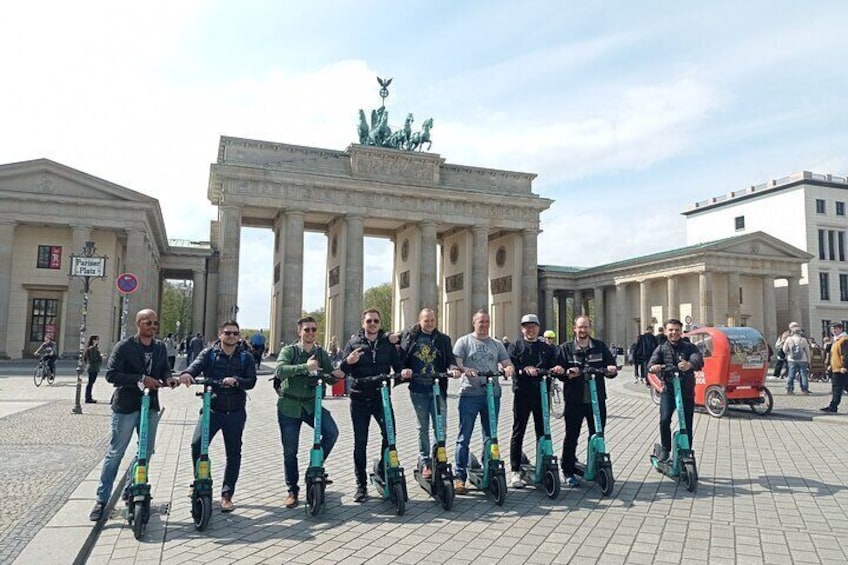 Roller, Bike and Rickshaw Mix Tour Historical Highlights Berlin