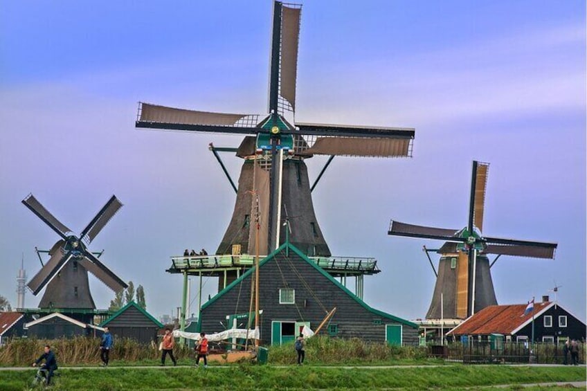 Halfday Volendam, Edam & Windmills Guided Tour with Canal Cruise from Amsterdam