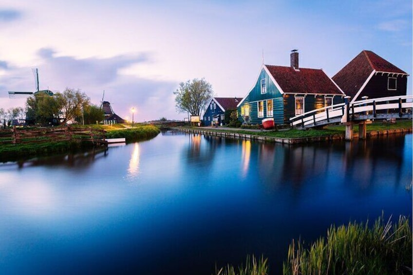 Halfday Volendam, Edam & Windmills Guided Tour with Canal Cruise from Amsterdam