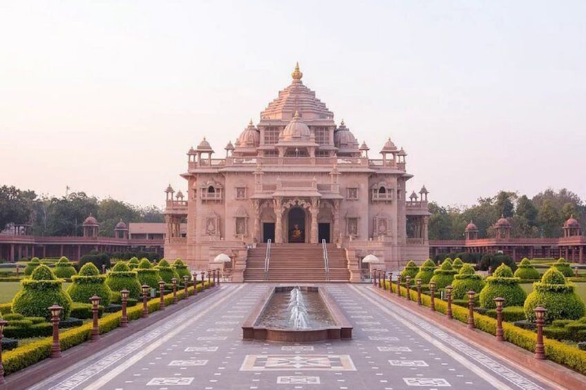 Day Trip to Gandhinagar (Guided Full Day Sightseeing Tour from Ahmedabad)