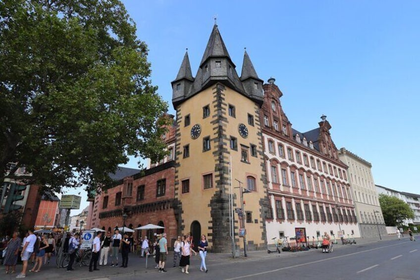 Frankfurt Private Tour: Old Town Wonders Exploration Game