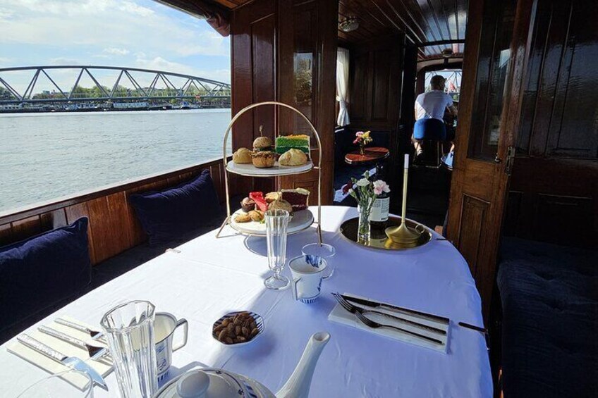 Amsterdam Private Dinner Cruise With Drinks and 2-course Dinner