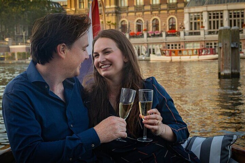 Private Dinner Cruise Amsterdam - 2hrs boat tour incl. drinks & 2-course dinner