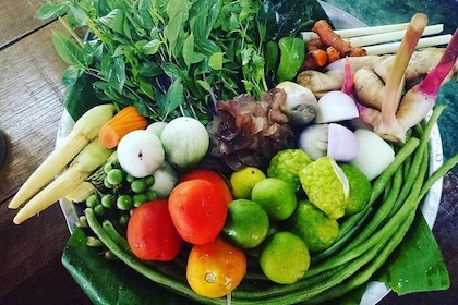 Vegetarisk økologisk thailandsk matlagingskurs og markedstur i Phuket