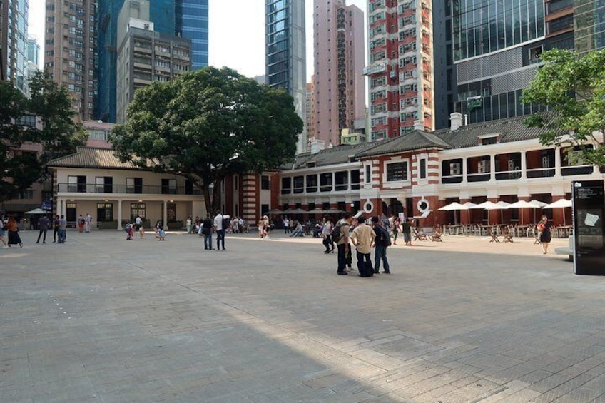 Victoria Peak: Climb to the summit via the Mid-Levels escalato on an audio tour