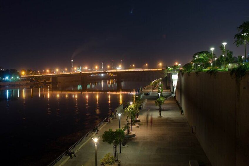 Ahmedabad Night Walk (2 Hours Guided Walking Tour)