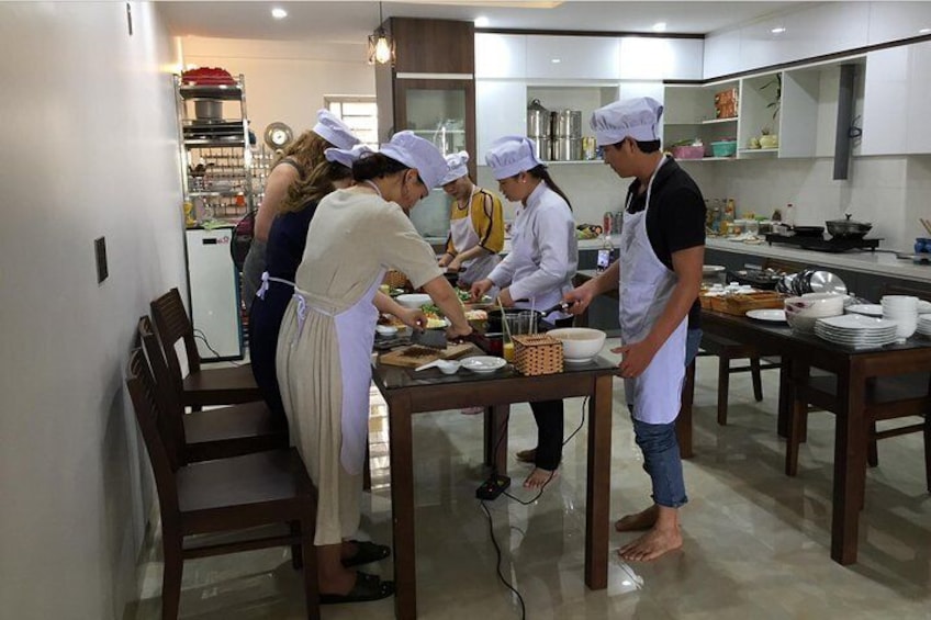 Happy Cooking Class in Danang 