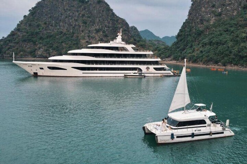 Halong Bay Cruise Luxury 5 Star 2Day/1Night Included Pick up & Transfers