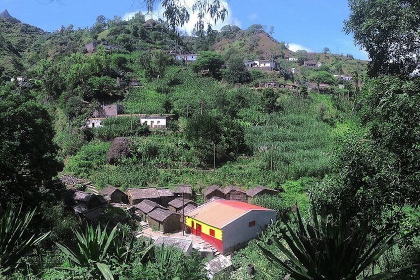 Santiago Island: Longueira, Pico de Antónia & Monte Tchota Trek