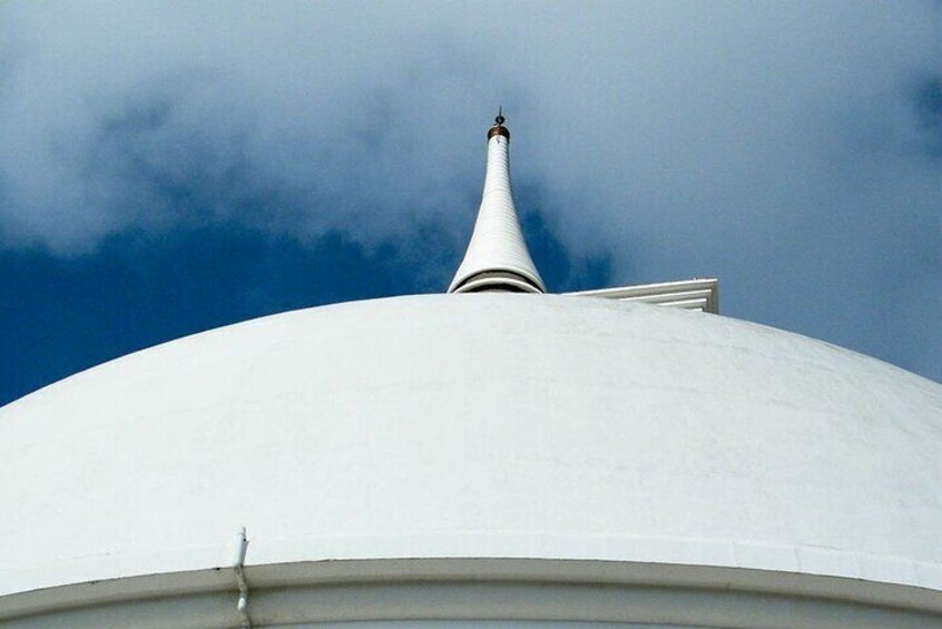 Kalutara Temple, Lunuganga Tour From Bentota