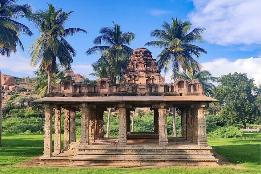 Alternate Walk along Tungabhadra with Coracle ride (2 Hours Guided Walking Tour)