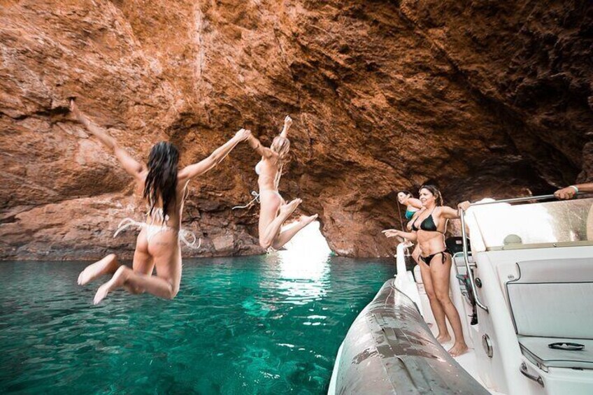 Rent a rib boat (per hour)