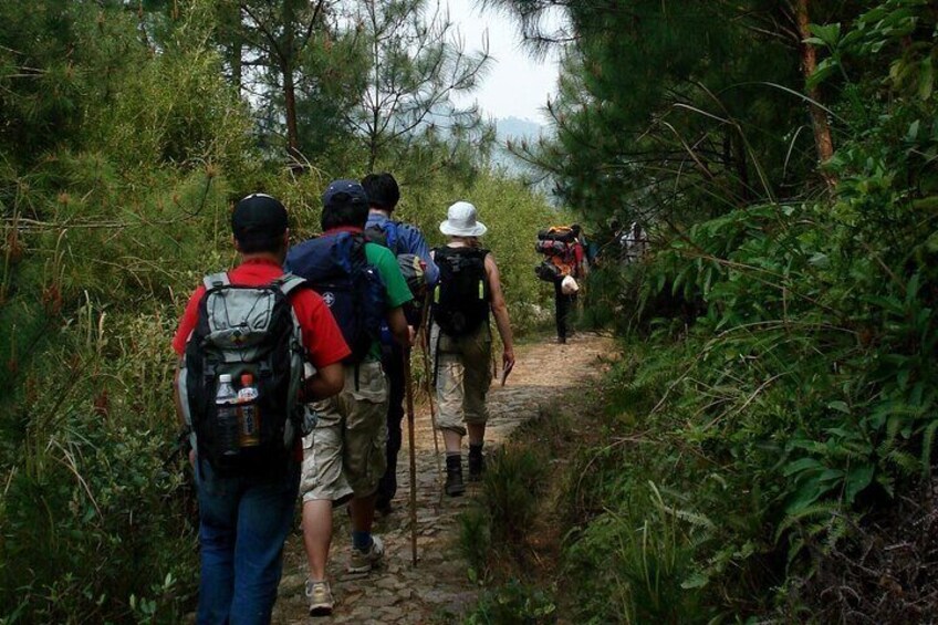Private Guided Hiking Activity in Yangshuo Xian